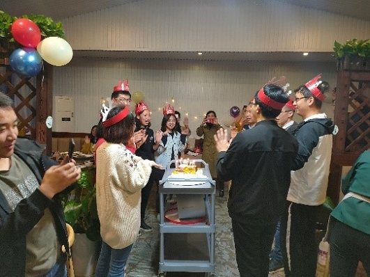 “與國同慶，逐夢朝陽” ——生物技術(shù)研究院員工生日會